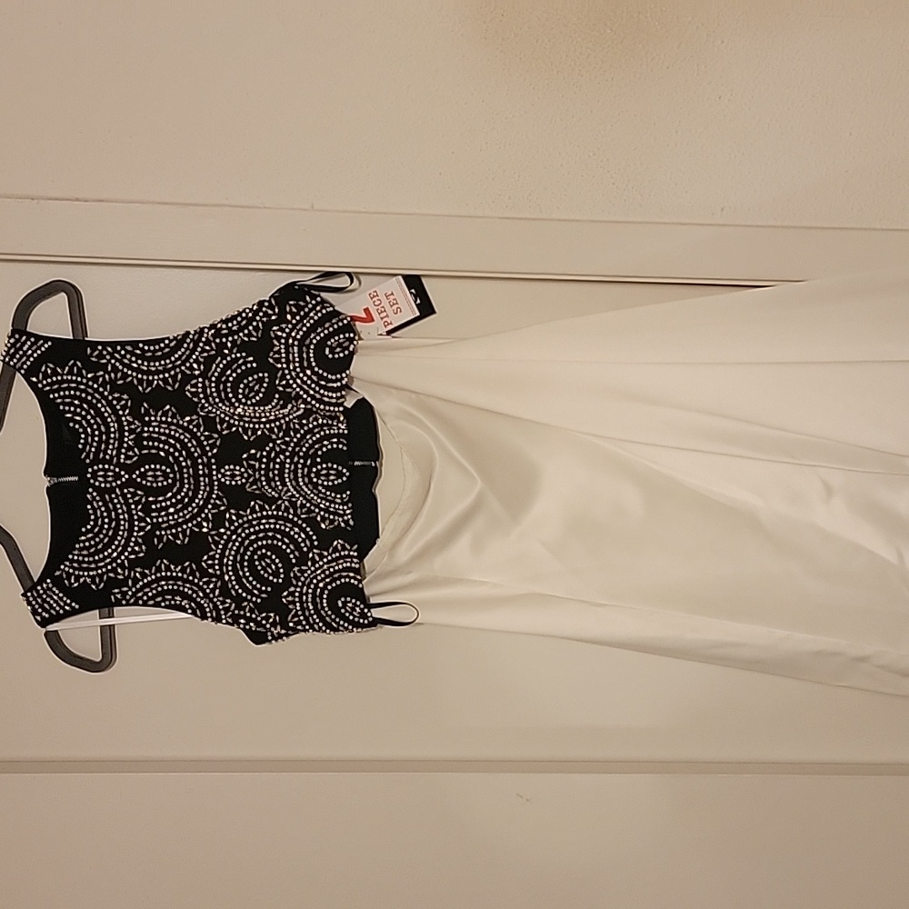 Black and white 2 pieces evening dress. Size 14